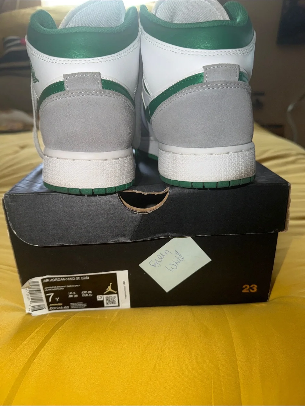 Nike White and Green Low-Top Sneakers